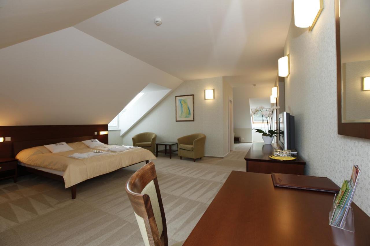 Hotel Sandor Pavillon Piest'any Luaran gambar